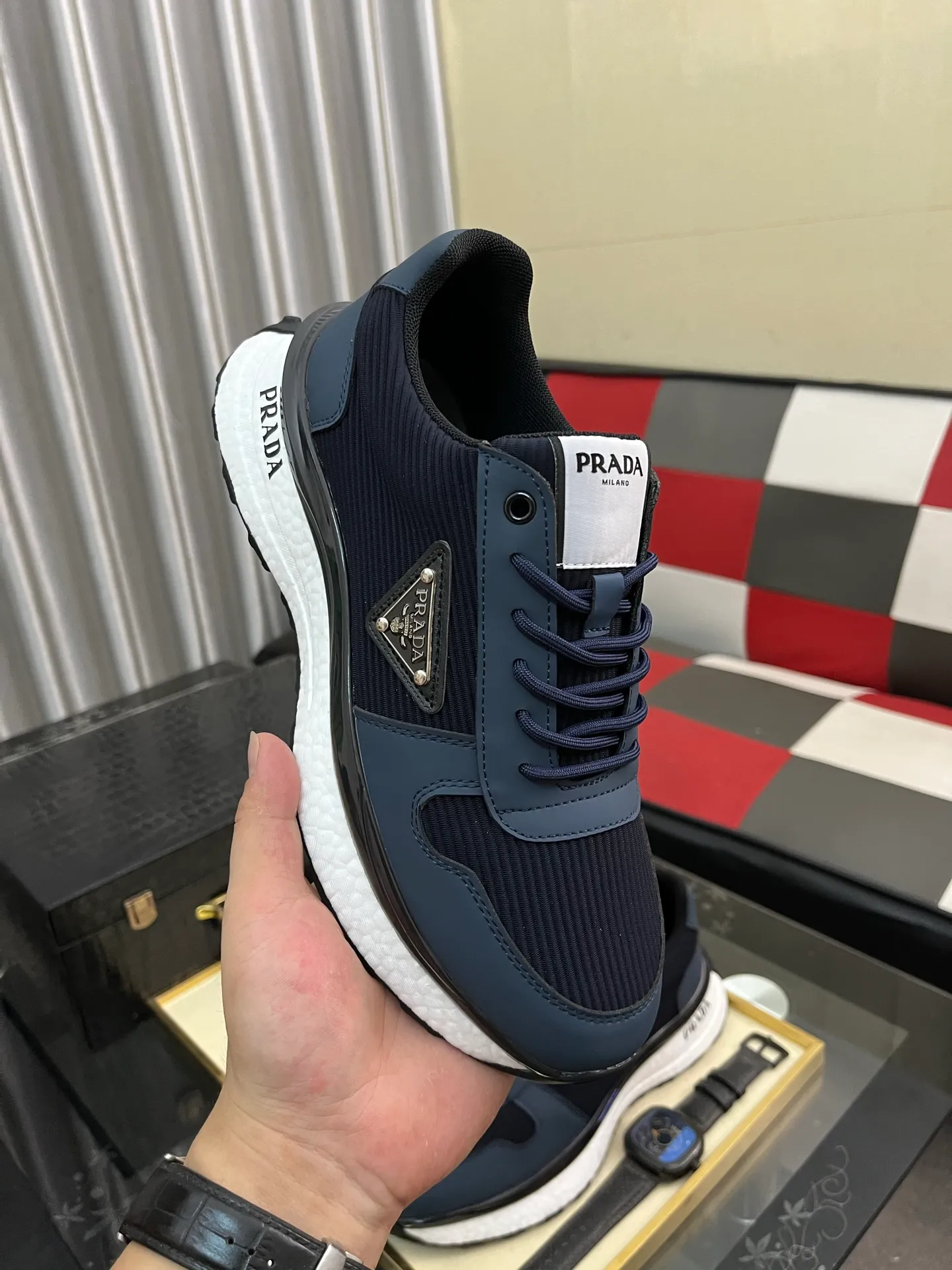 Men's Men's Shoes 💰458⌚️⌚️ Prada/Prada Men's new casual shoes, this sports shoe is made of imported calfskin upper with breathable mesh and breathable mesh lining. The foot pads are made of sheepskin, and the outsole is made of non-slip sports exclusive rubber outsole with logo. It feels good on the feet and is a fashionable item! Size: 38-44 4️⃣colors available